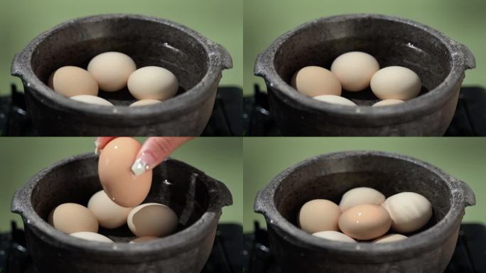 砂锅中放入新鲜鸡蛋