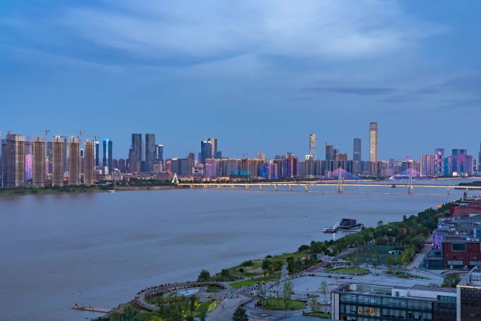 长沙湘江日转夜景