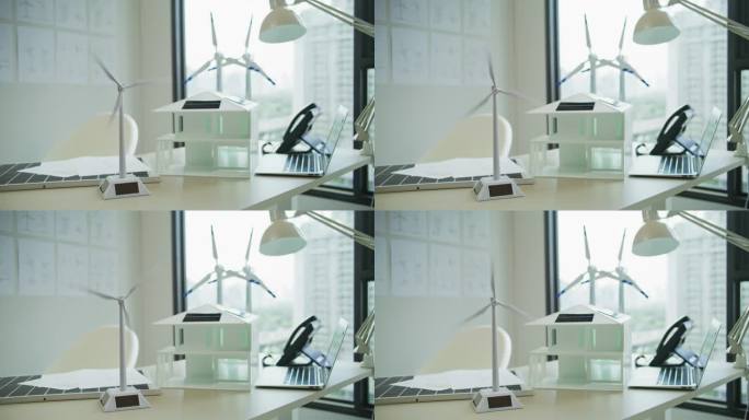 工程师办公室办公桌上的风力发电机塑料模型