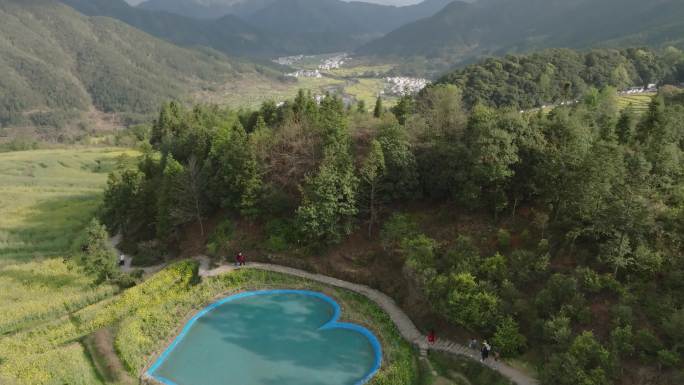 航拍婺源江岭心形湖油菜花美景空镜