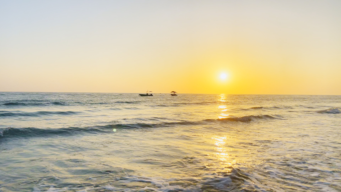 大海夕阳落日渔船波浪海浪