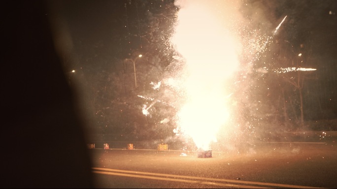 烟花秀跨年新年玩耍春节氛围