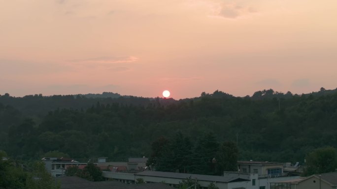 航拍夕阳大山