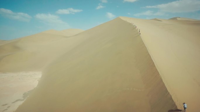 敦煌月牙泉骆驼沙漠
