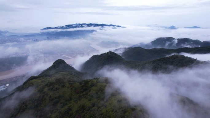 临海城区航拍云海群山