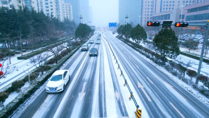 下雪天城市街道航拍