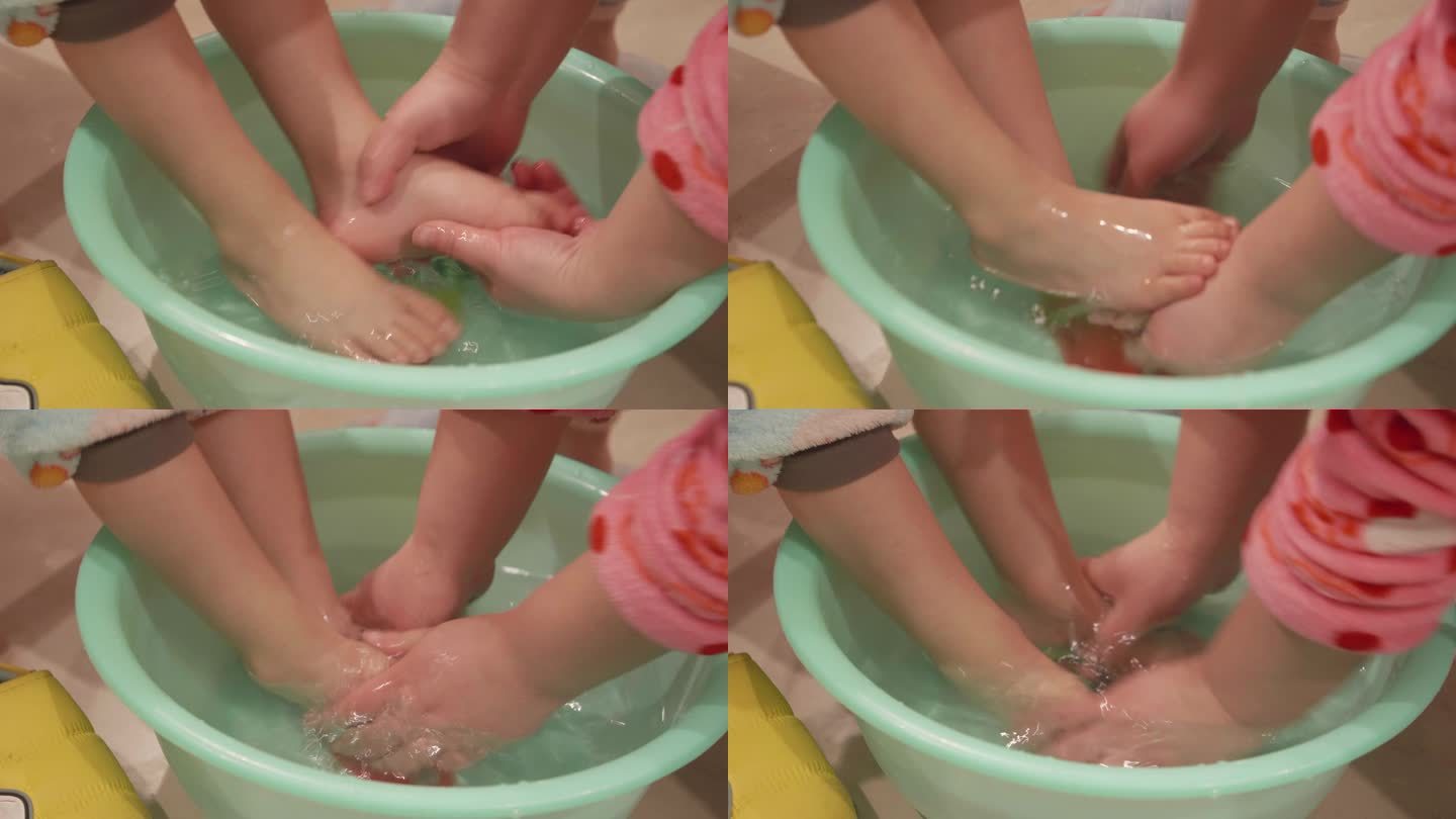 洗脚小脚丫妈妈给孩子洗脚