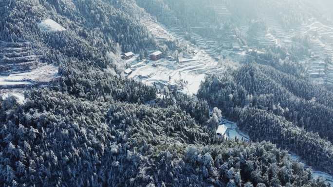 大山山村雪景