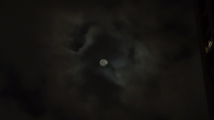 黑夜乌云 月亮穿过云层 8398