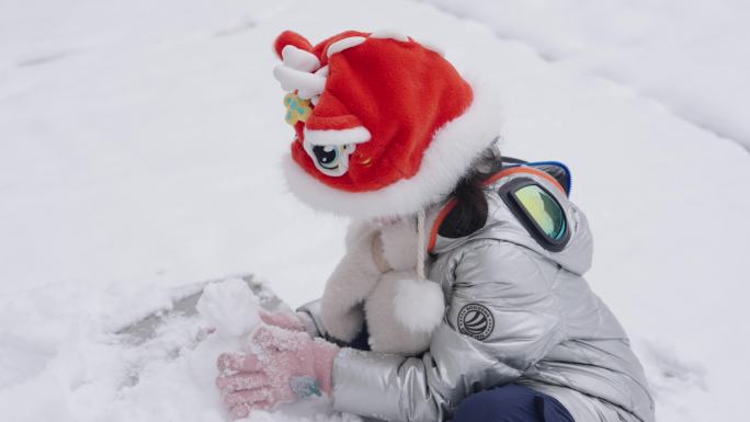 冬季雪景唯美下雪堆雪人雪中脚步