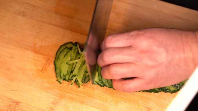 原创 切黄瓜丝 处理食材蔬菜