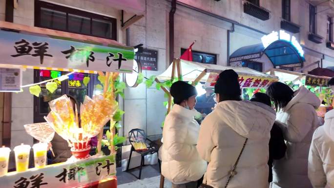 朝阳街夜景人群