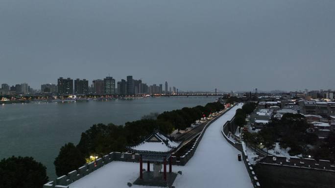 襄阳古城夫人城雪景汉江夜晚城市风光