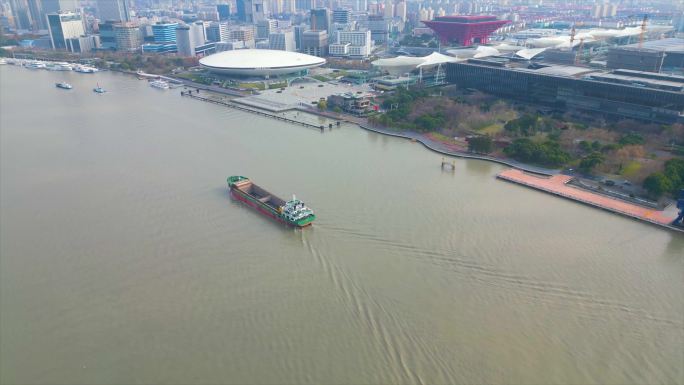 上海黄浦江上面的游船船只船舶特写视频素材