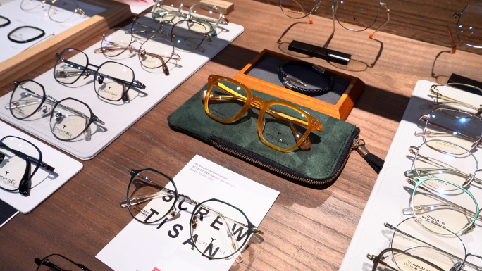 眼镜、眼睛店、眼镜销售、镜片、镜框