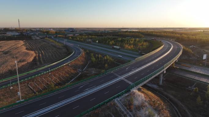 日落下的高速公路  秋日高速