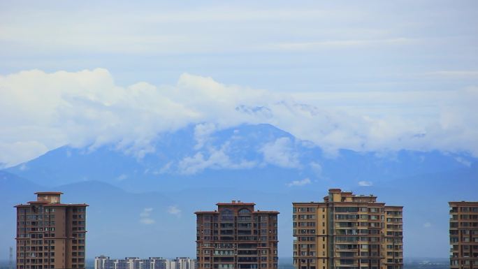 成都市温江区雨后远山流云