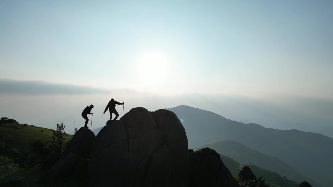 登山 攀登 团队 协作 胜利 欢呼 登顶