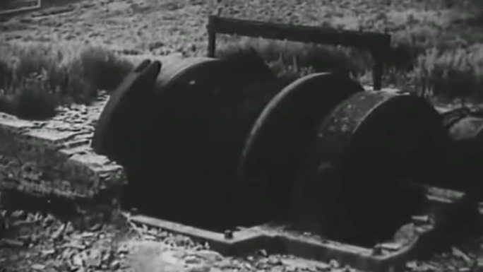 40年代中国工人修复铁路影像1