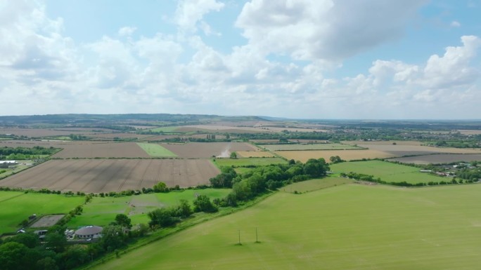 无人机拍摄的英国农业用地。