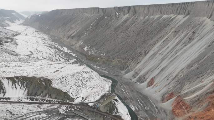 航拍安集海峡谷盘山公路新疆北疆