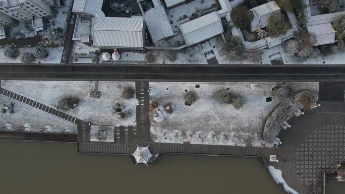 雪后的淮安里运河畔