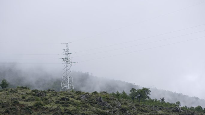 高压线 电路输送 高山云雾 西部 四川