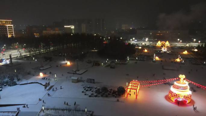 雪夜下的济源广场