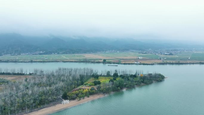 富阳富春江畔