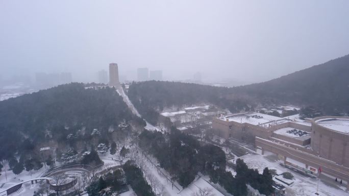 4K航拍-济南英雄山雪景