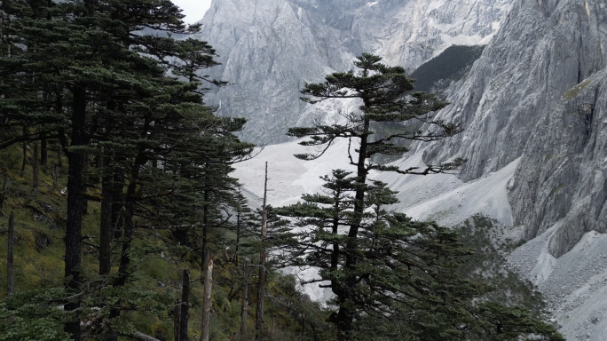 雪山峡谷徒步