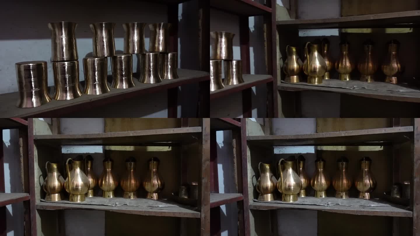 展出的铜黄铜家用水壶。
