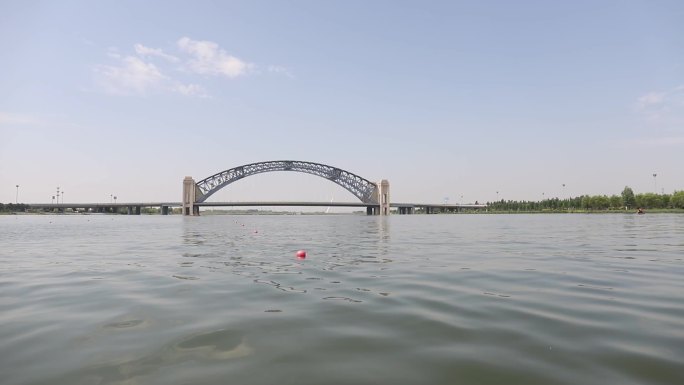 晋阳桥水面近距离拍摄