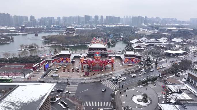 西安下雪大唐芙蓉园灯会