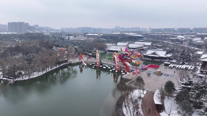 西安下雪大唐芙蓉园灯会