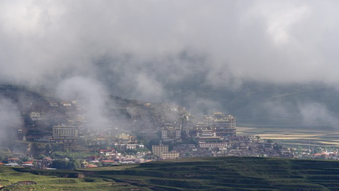 川西小城 云雾 秋景 高原