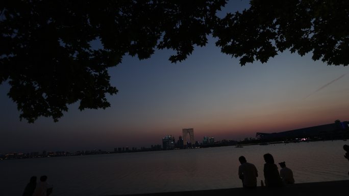 苏州夕阳黄昏下的金鸡湖东方之门