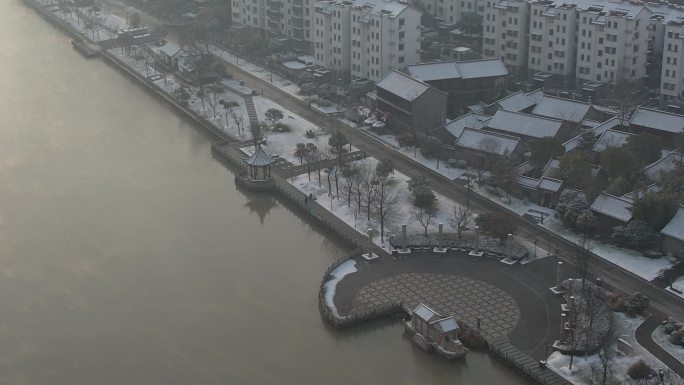雪后的淮安里运河畔