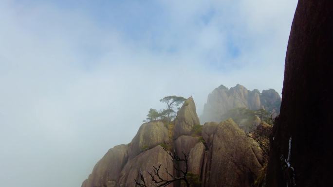 黄山风景区壮观云海人群人流延时风景视频素