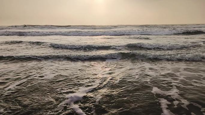 凌晨海浪海滩黄昏海水傍晚沙滩大海曙光晨曦