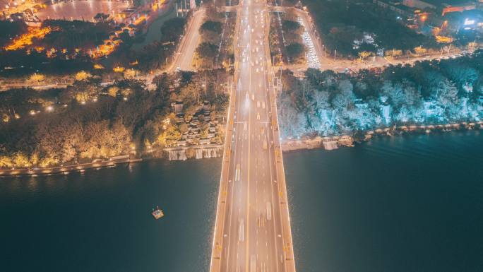 航拍广西柳州文昌大桥路面车流延时摄影