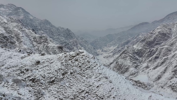 贺兰山雪景山体02