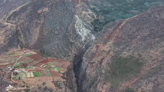 红石岩古地震遗址航拍