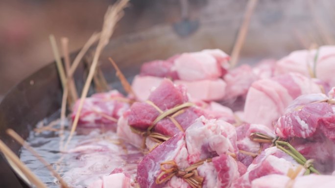 永修东坡肉稻草捆绑的红烧肉