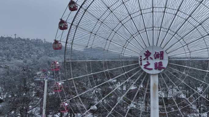 4K航拍武汉“东湖之眼”摩天轮雪景