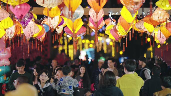 元宵节春节看花灯的人群