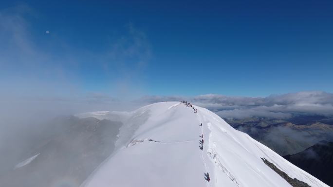 团队励志攀登雪山奋斗登顶雪山实拍