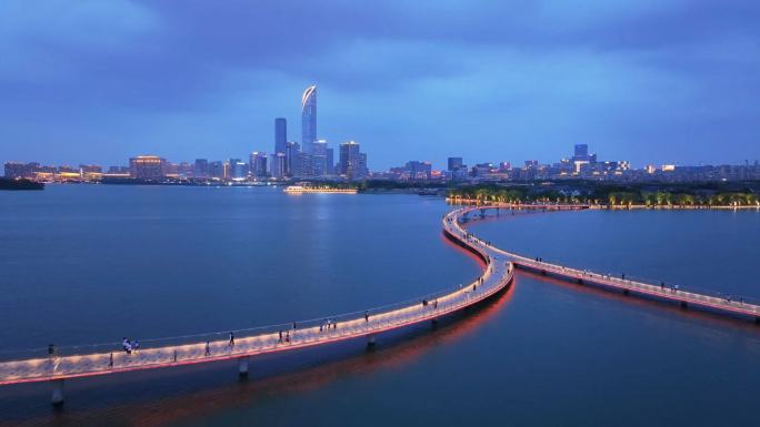 苏州金水湾栈桥夜景