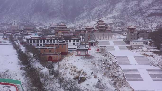 雪中航拍阿拉善广宗寺全景