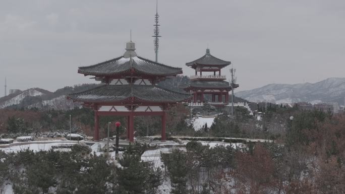 航拍威海市高区笔架山文体公园山顶凉亭雪景